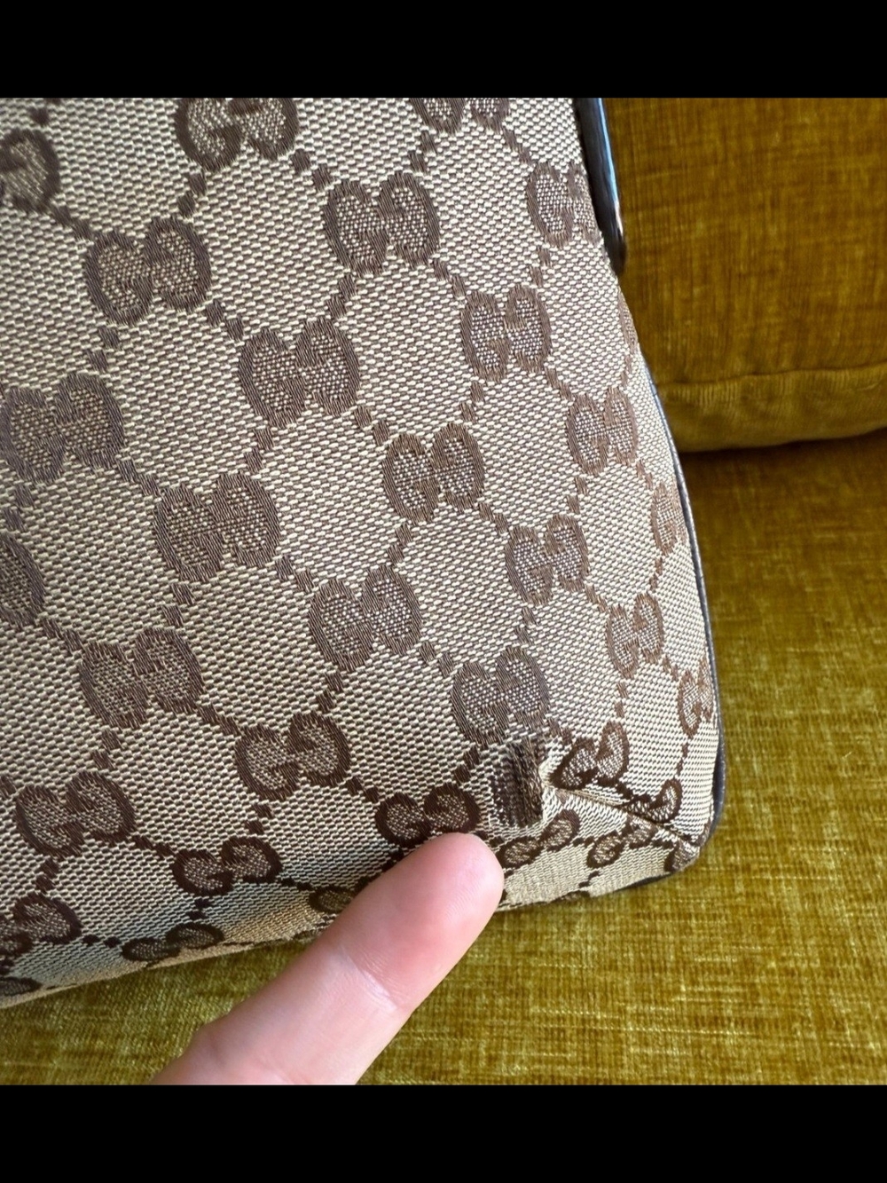 Gucci Beige GG Supreme Crossbody Bag with Green-Red Shoulder Strap - Picture 9 of 11